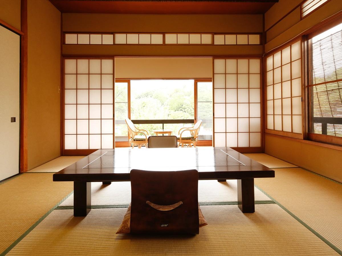 源泉掛け流しの宿albergo湯楽 Yugawara Exterior photo