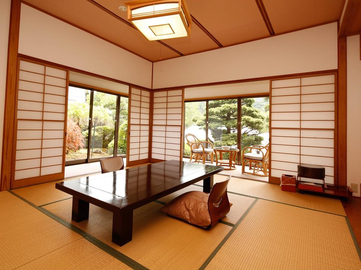 源泉掛け流しの宿albergo湯楽 Yugawara Exterior photo