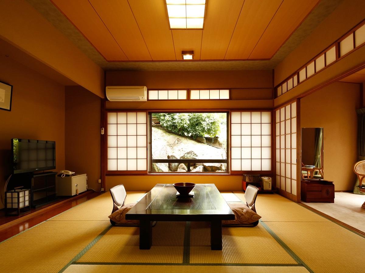 源泉掛け流しの宿albergo湯楽 Yugawara Exterior photo