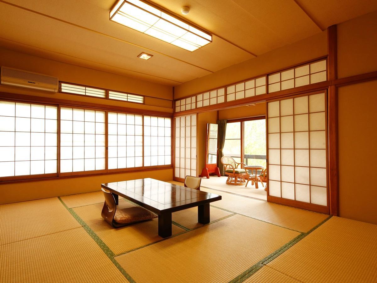 源泉掛け流しの宿albergo湯楽 Yugawara Exterior photo