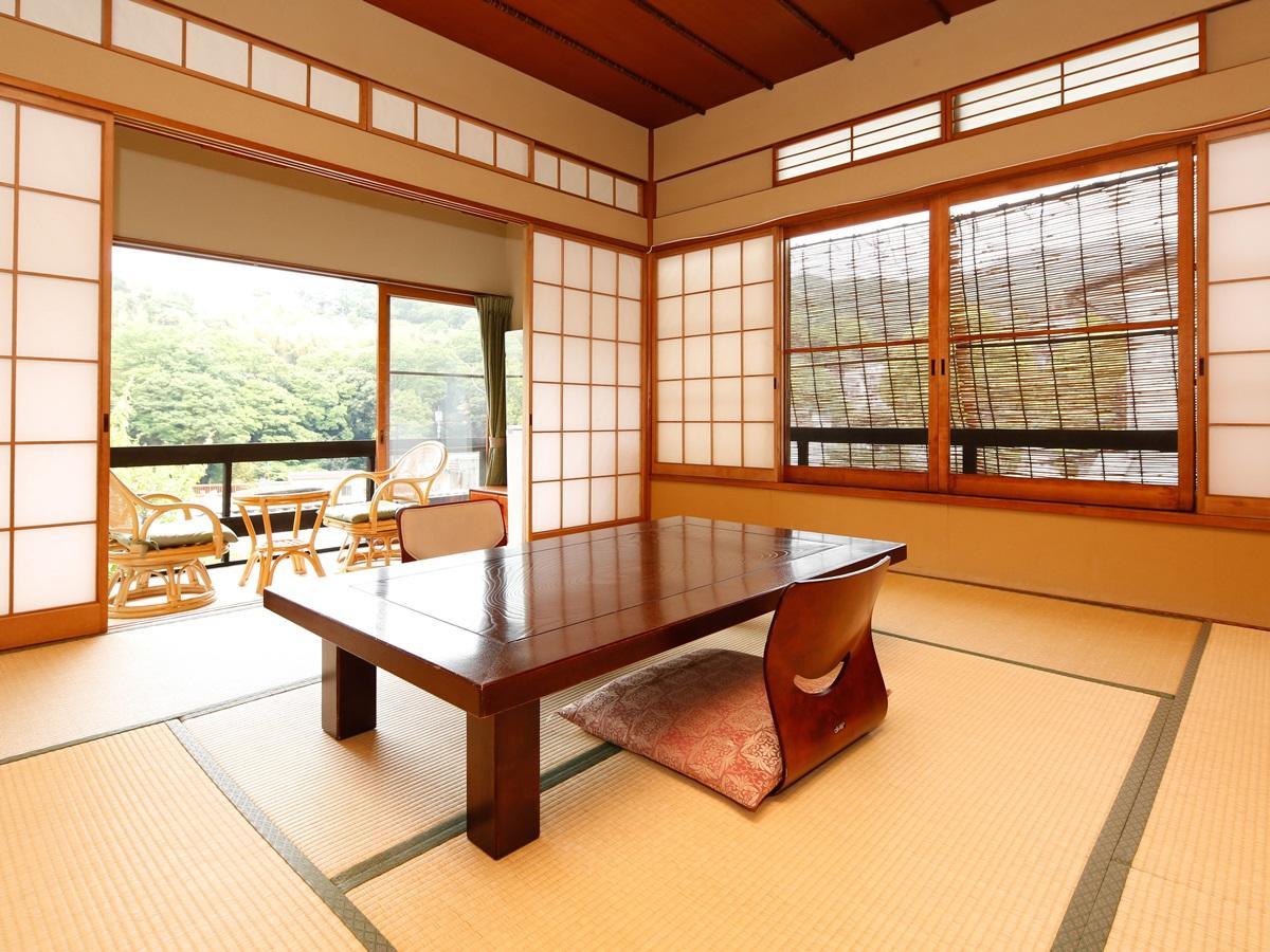 源泉掛け流しの宿albergo湯楽 Yugawara Exterior photo
