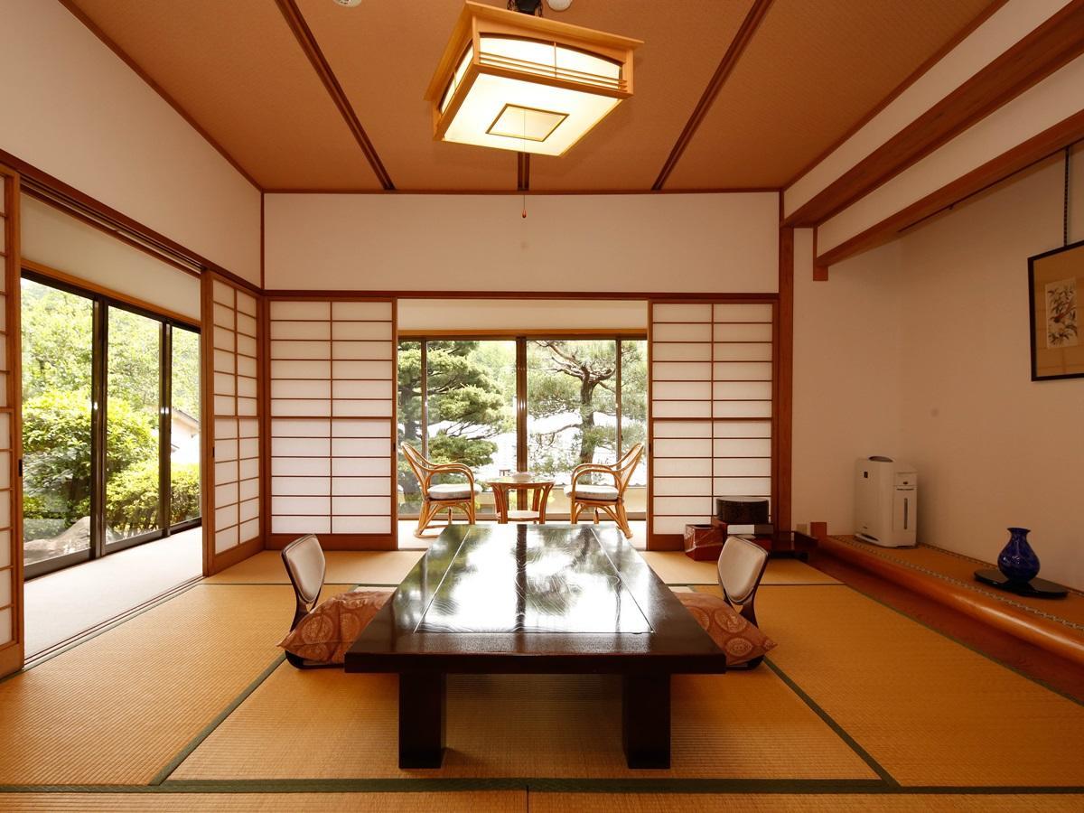 源泉掛け流しの宿albergo湯楽 Yugawara Exterior photo