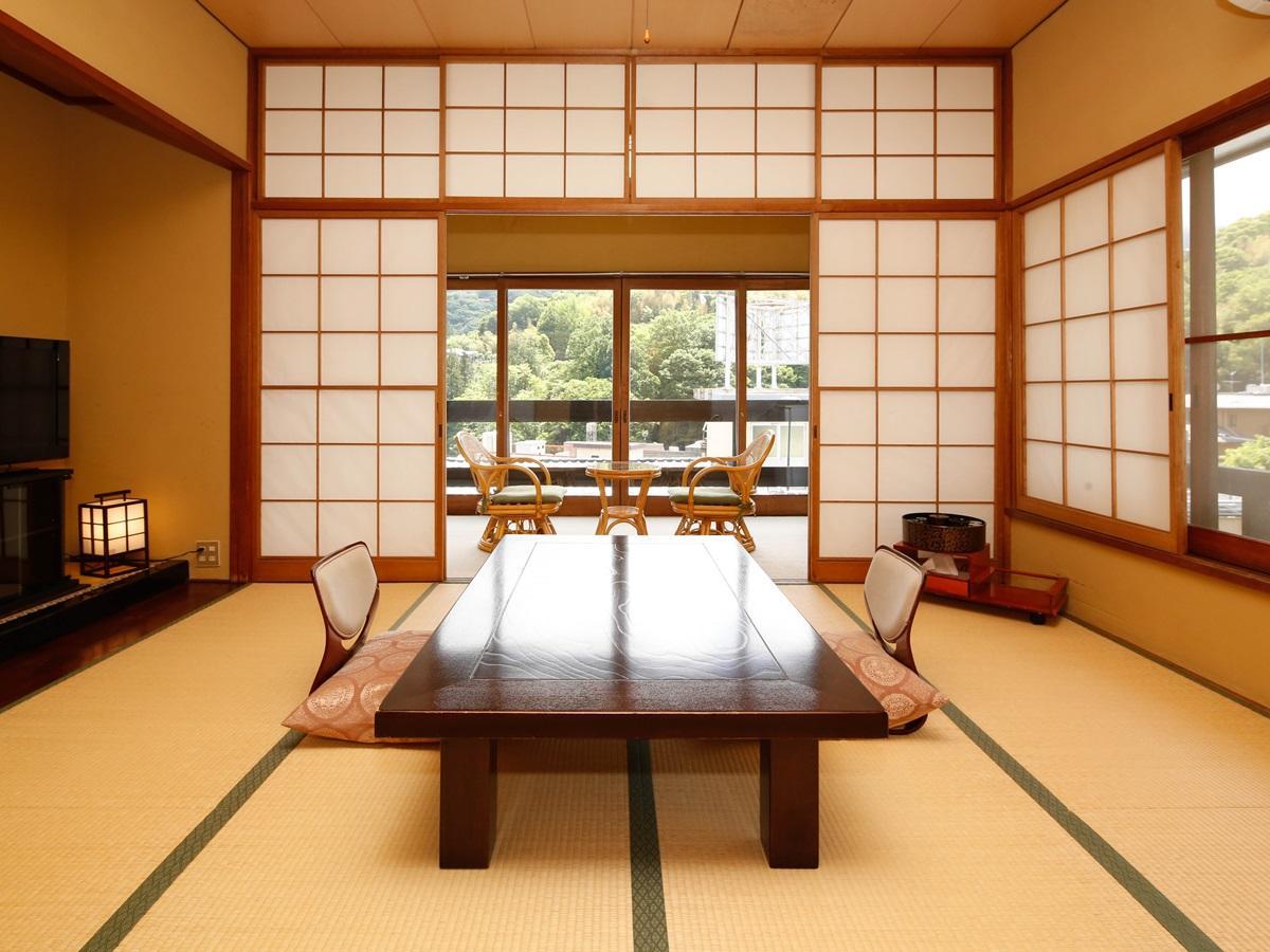 源泉掛け流しの宿albergo湯楽 Yugawara Exterior photo