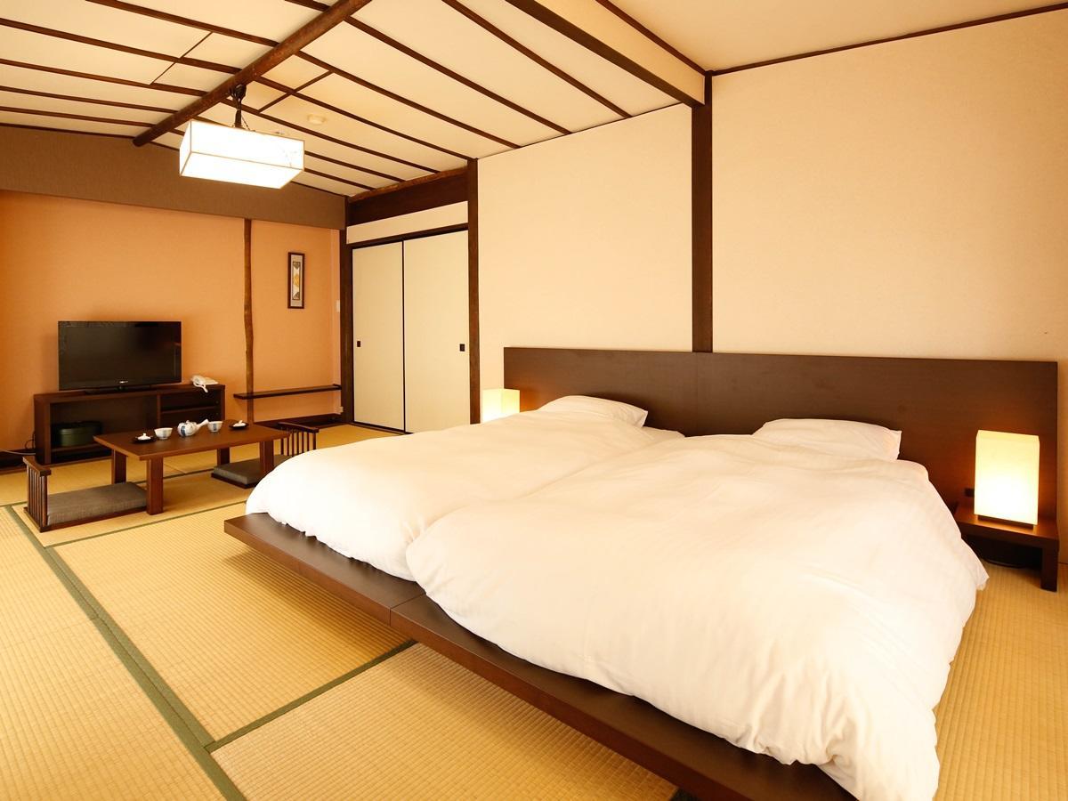 源泉掛け流しの宿albergo湯楽 Yugawara Exterior photo